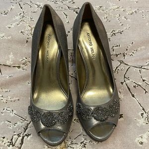 Silver platforms with bead embellishments size 10